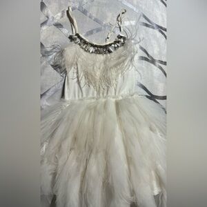 Tutu de Monde girls dress size 4/5 color white